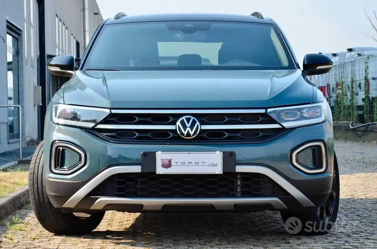 Usata VW T-Roc Style 110 CV (80 kW) 2023 Bluazzurro SUV