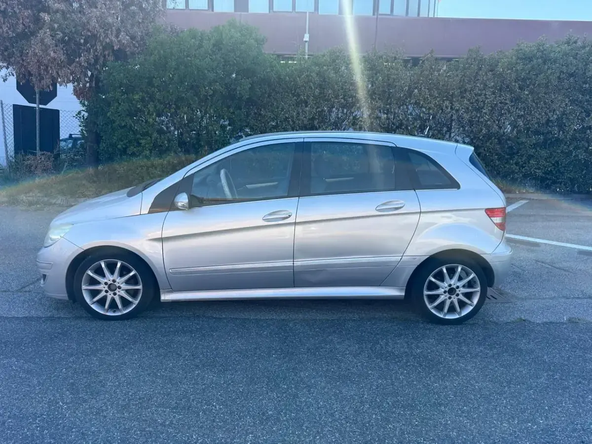 Usata Mercedes B180 109 CV (80 kW) 2008 Argento Monovolume
