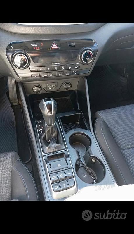 Usata Hyundai Tucson Xpossible 141 CV (103 kW) 2016 Argento SUV