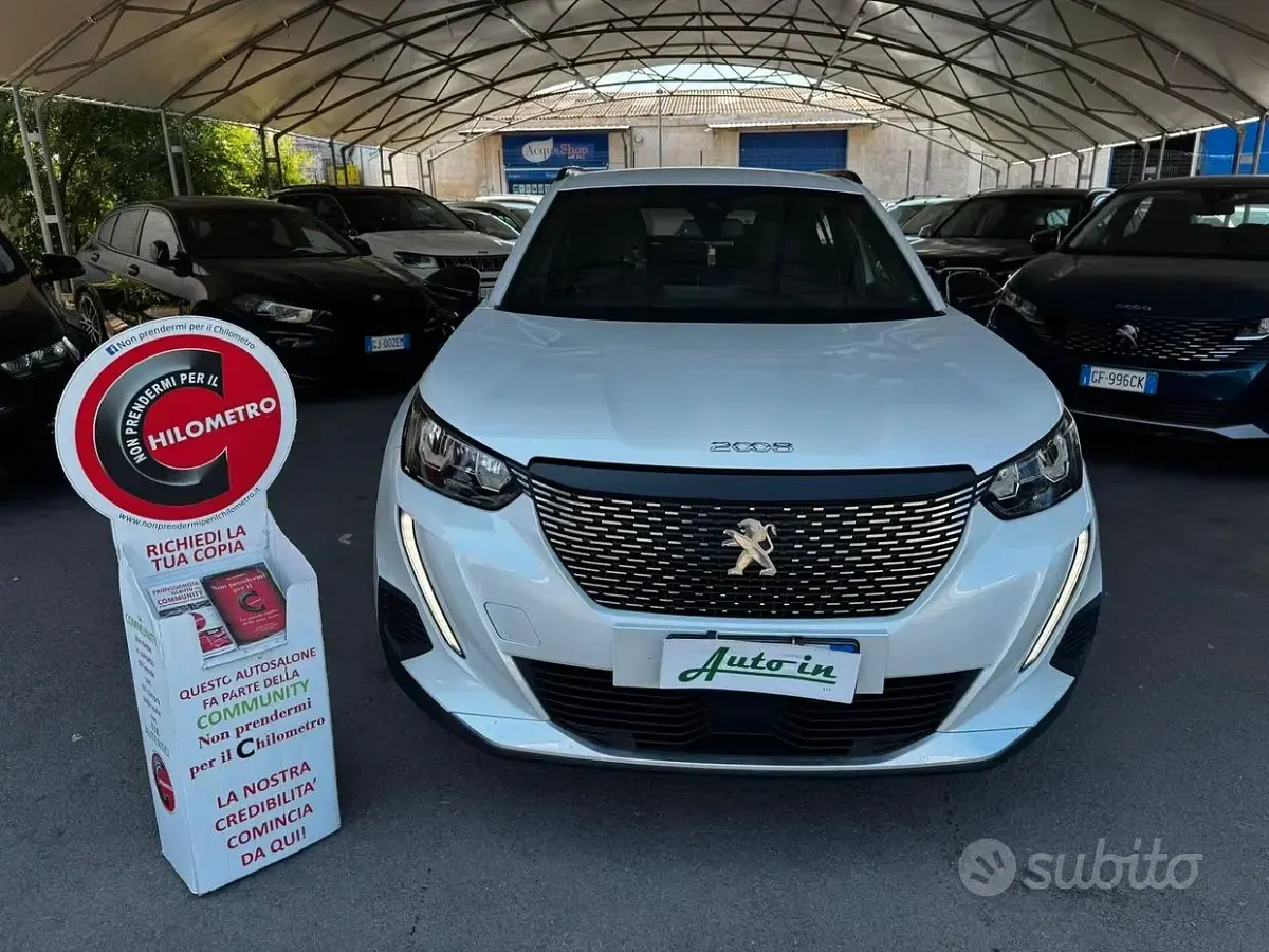 Usata Peugeot 2008 Allure 131 CV (96 kW) 2022 Bianco SUV