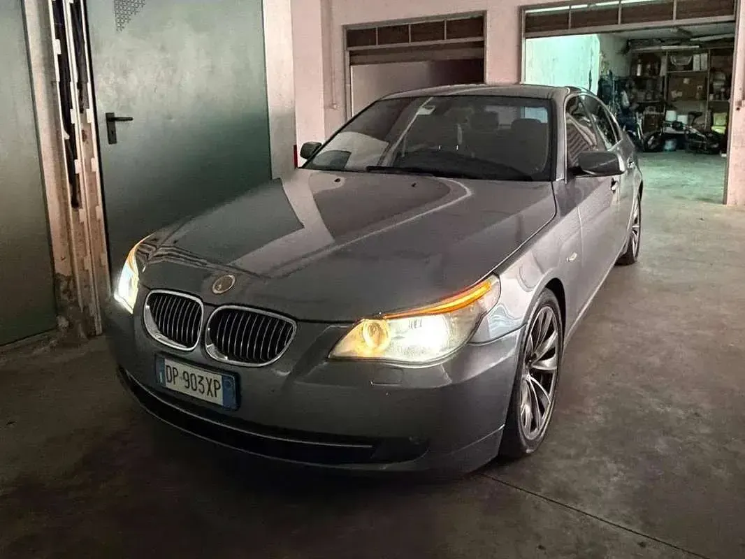 Usata BMW 520 177 CV (130 kW) 2008 Argento Berlina