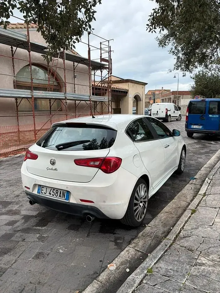 Usata Alfa Romeo Giulietta 140 CV (102 kW) 2011 Bianco Utilitaria