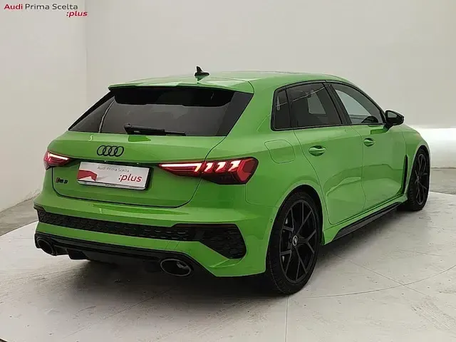 Käytetty Audi RS3 Sportback Ambiente 400 HP (294 kW) 2024 Vihreä Viistoperä