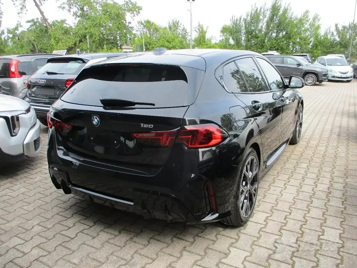 Usata BMW 120 M Sport 170 CV (125 kW) 2025 Nero Utilitaria