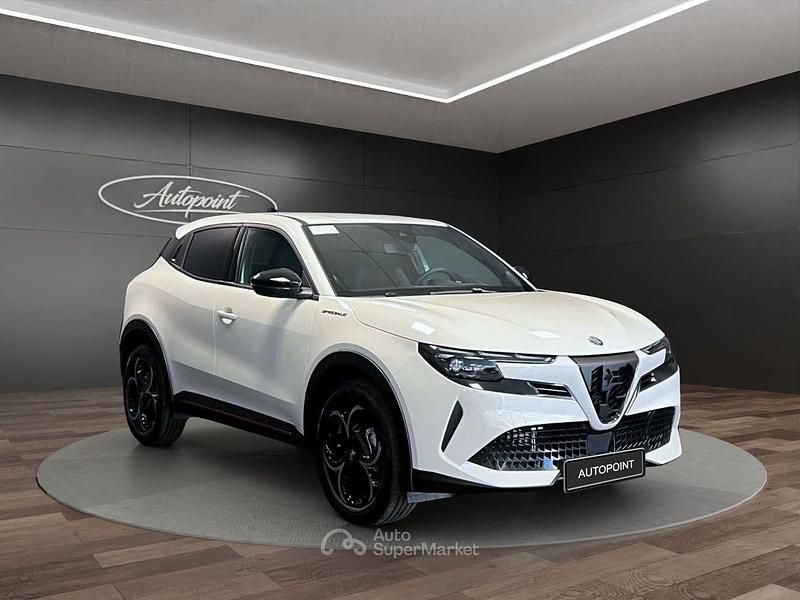 Nuova Alfa Romeo Junior Edizione Speciale 145 CV (106 kW) 2026 Bianco SUV