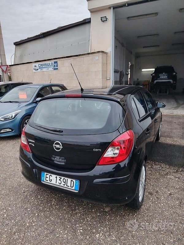 Usata Opel Corsa Edition 75 CV (55 kW) 2011 Nero Utilitaria