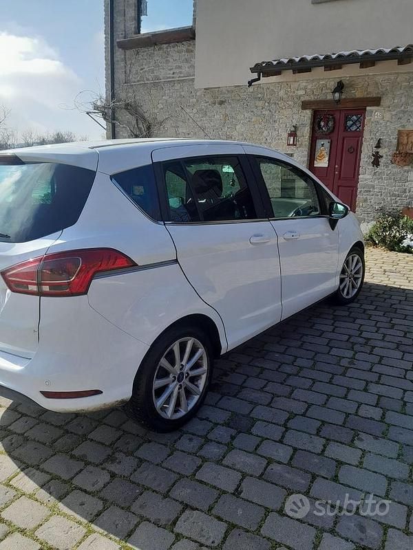 Usata Ford B-MAX Titanium 75 CV (55 kW) 2015 Bianco Monovolume