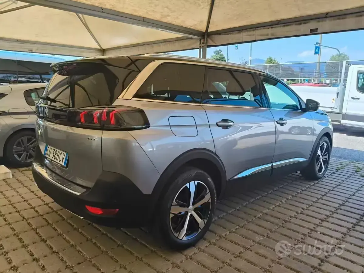 Usata Peugeot 5008 GT 131 CV (96 kW) 2023 Grigio SUV