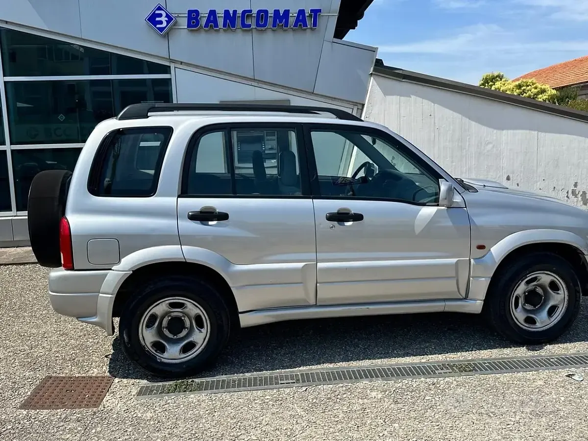 Usata Suzuki Grand Vitara 109 CV (80 kW) 2002 Grigio SUV