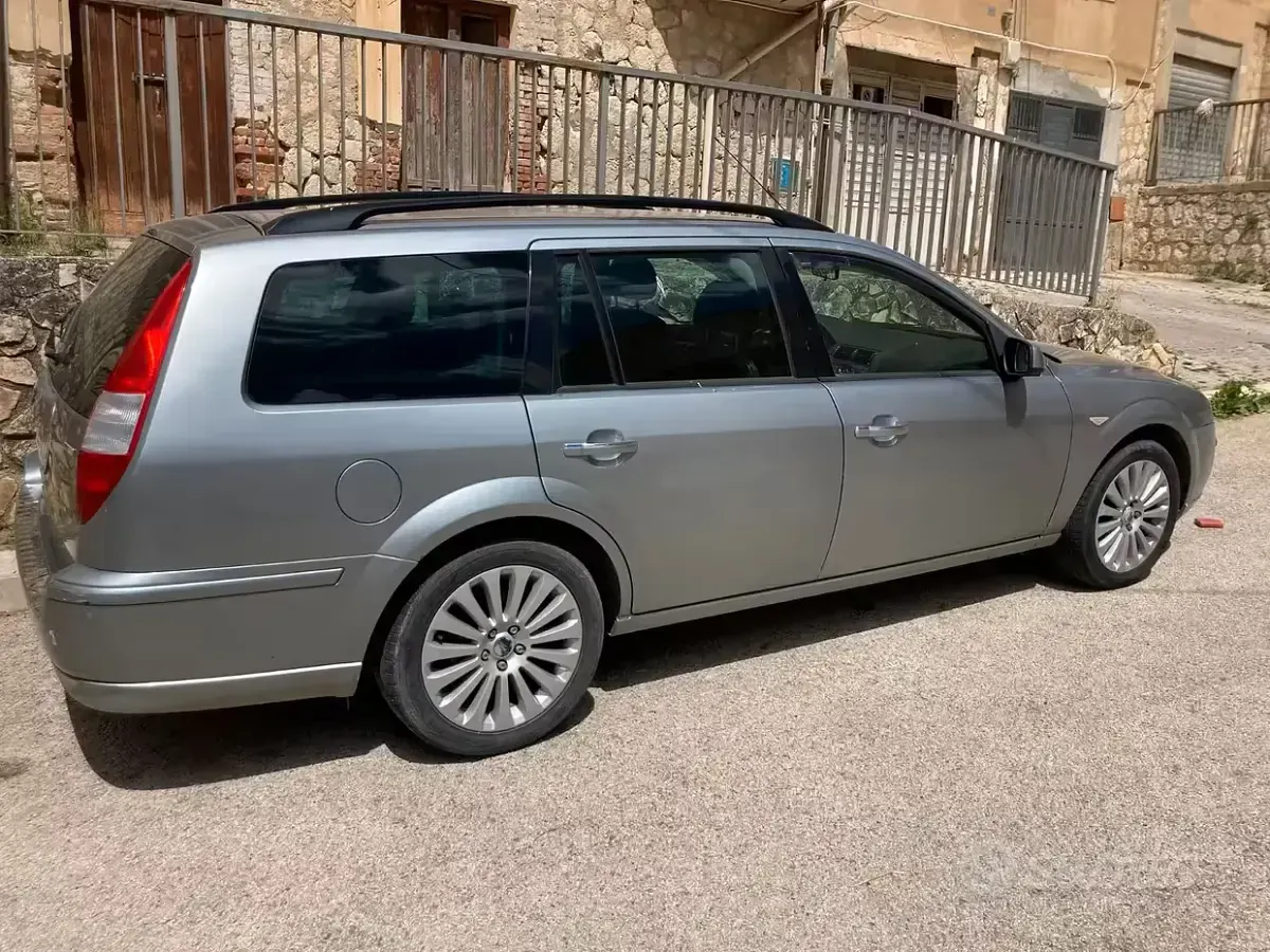 Begagnad Ford Mondeo 145 HK (106 kW) 2007 Grå Kombi