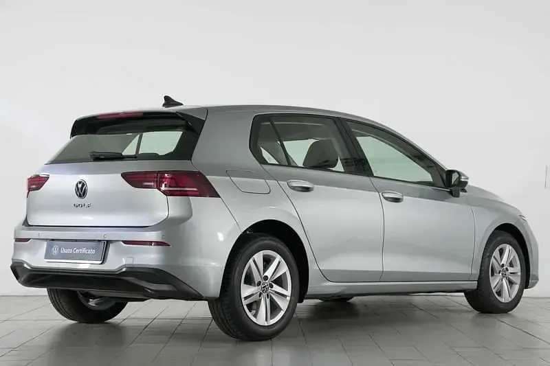 Usata VW Golf VIII Life 116 CV (85 kW) 2025 Grigio Berlina