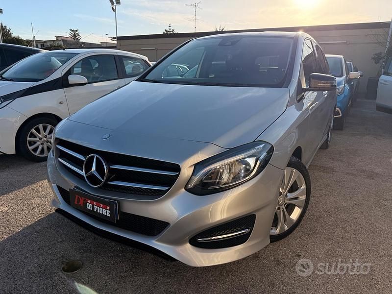 Usata Mercedes B180 Premium 110 CV (80 kW) 2016 Grigio Monovolume