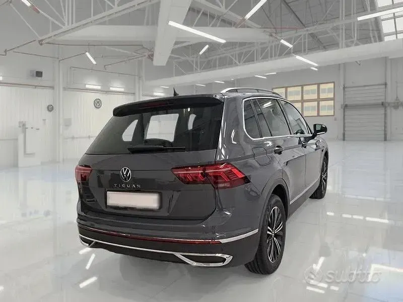 Usata VW Tiguan Elegance 149 CV (109 kW) 2024 Grigio SUV