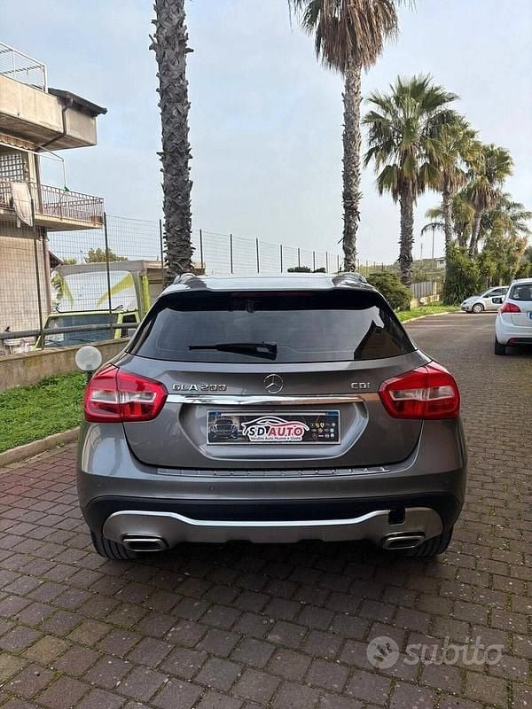 Usata Mercedes GLA200 140 CV (102 kW) 2014 Grigio SUV