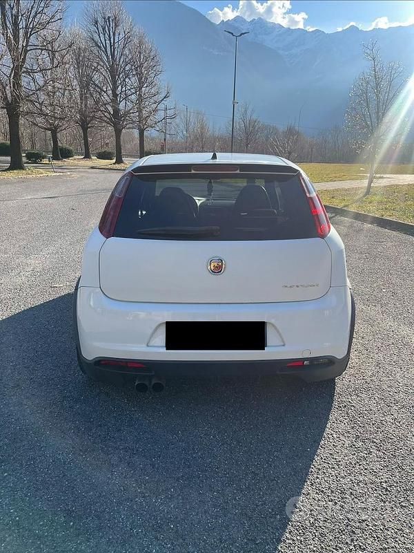 Usata Abarth Grande Punto 180 CV (132 kW) 2010 Bianco Utilitaria