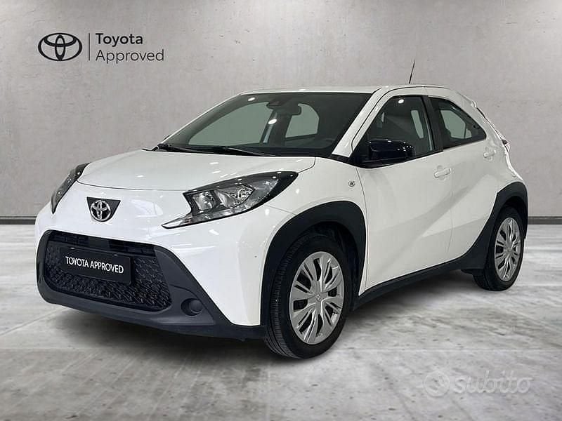 Bianco Usata 2024 Toyota Aygo X Active SUV | 13.900 € (Ottimo prezzo) - Immagine 1/4