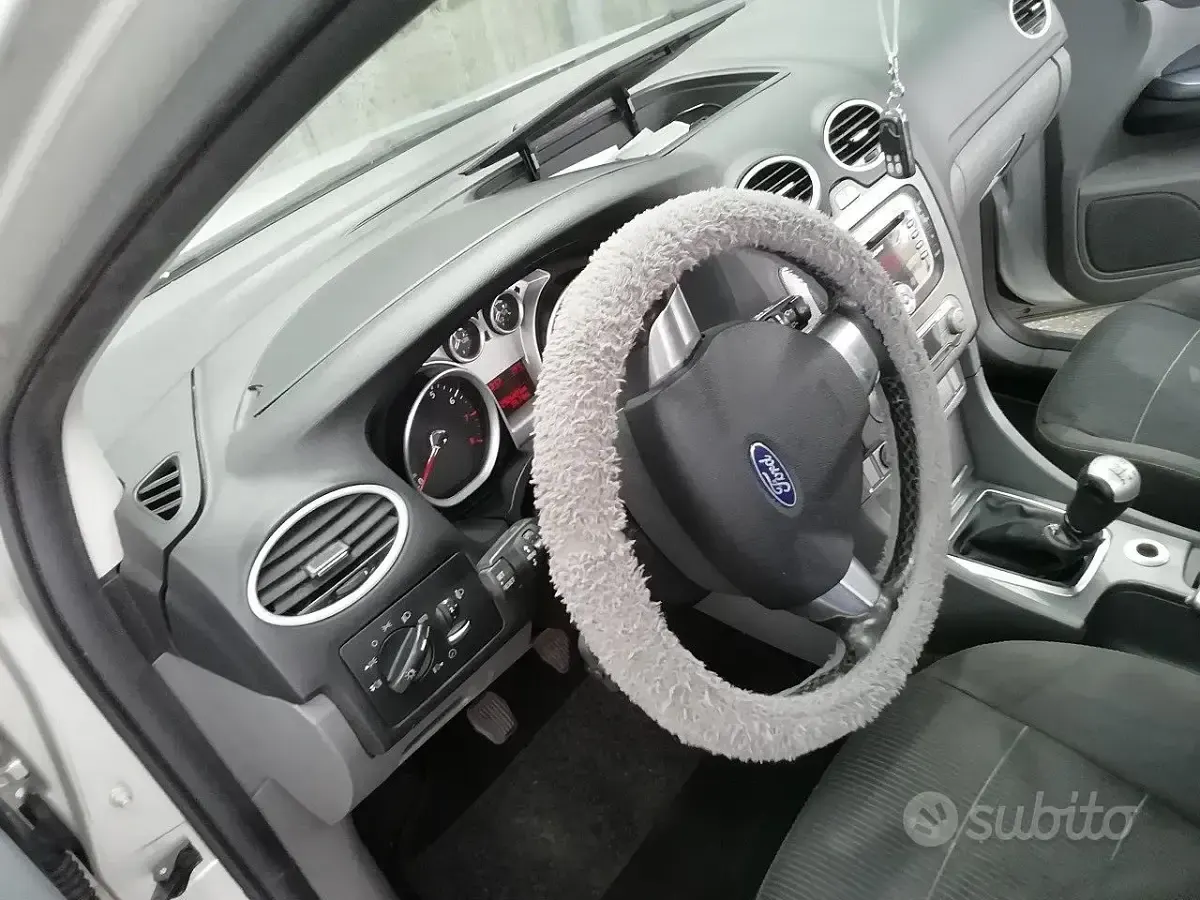 Usata Ford Focus 145 CV (106 kW) 2008 Grigio Monovolume