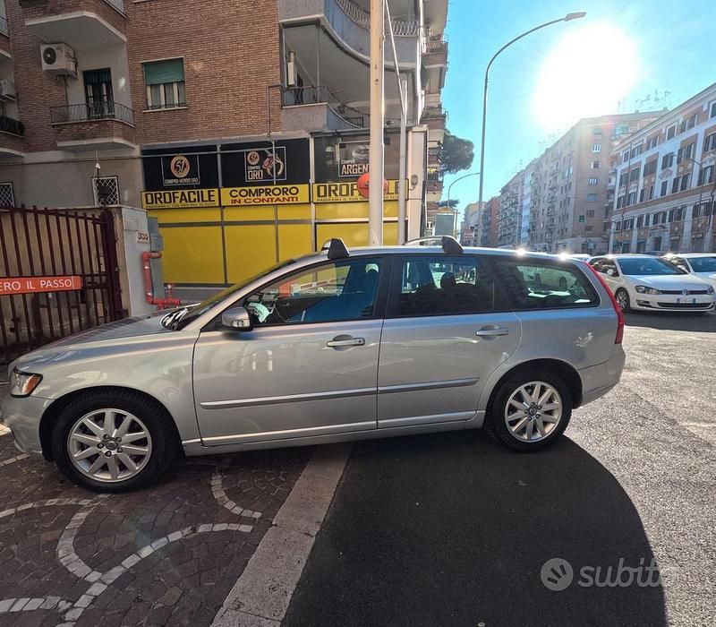 Grigio Usata 2008 Volvo V50 Momentum Station wagon | 2500 € (Ottimo prezzo) - Immagine 1/4