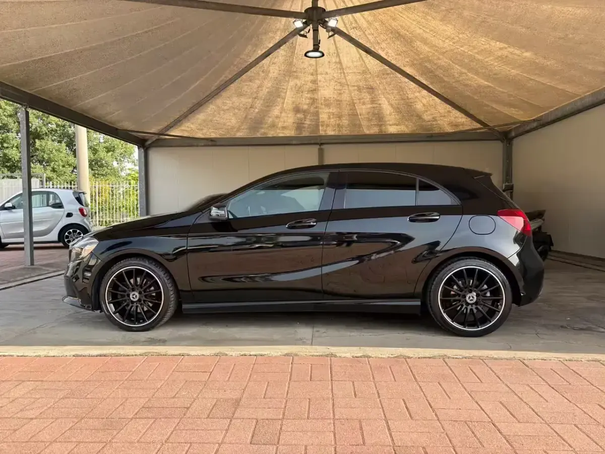 Usata Mercedes A200 Premium 136 CV (100 kW) 2017 Nero Utilitaria