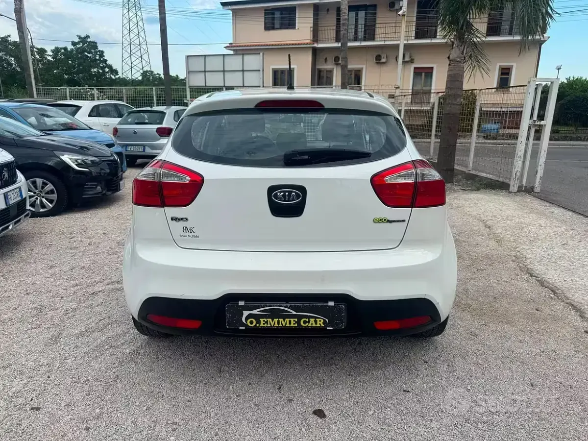 Usata Kia Rio EX 75 CV (55 kW) 2012 Bianco Berlina