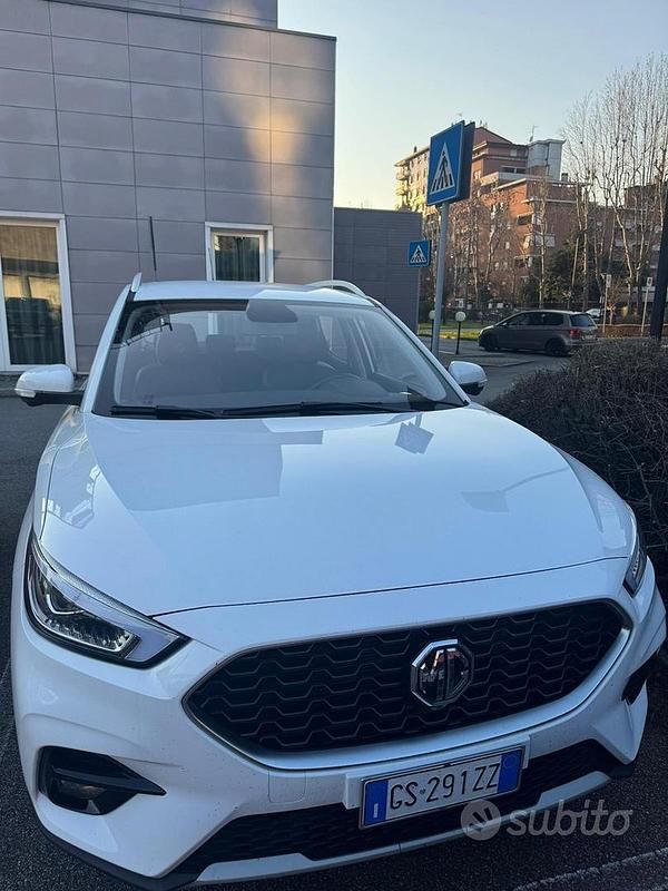 Usata MG ZS 106 CV (77 kW) 2024 Bianco Berlina