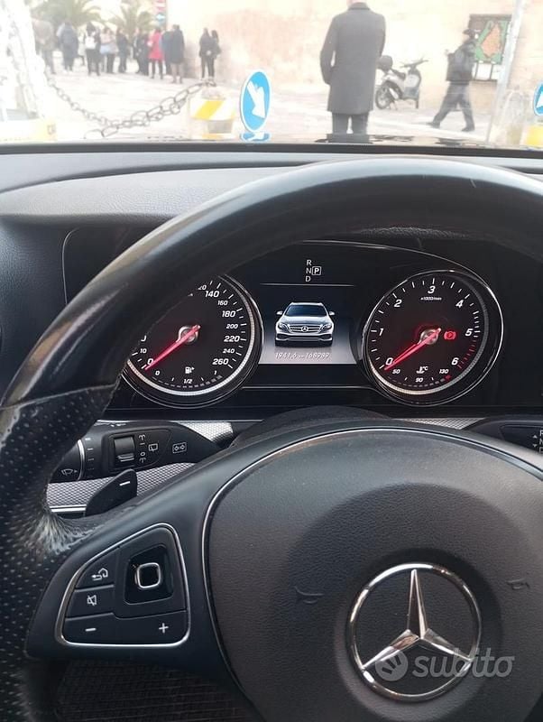 Usata Mercedes E220 Business 195 CV (143 kW) 2019 Nero Station wagon