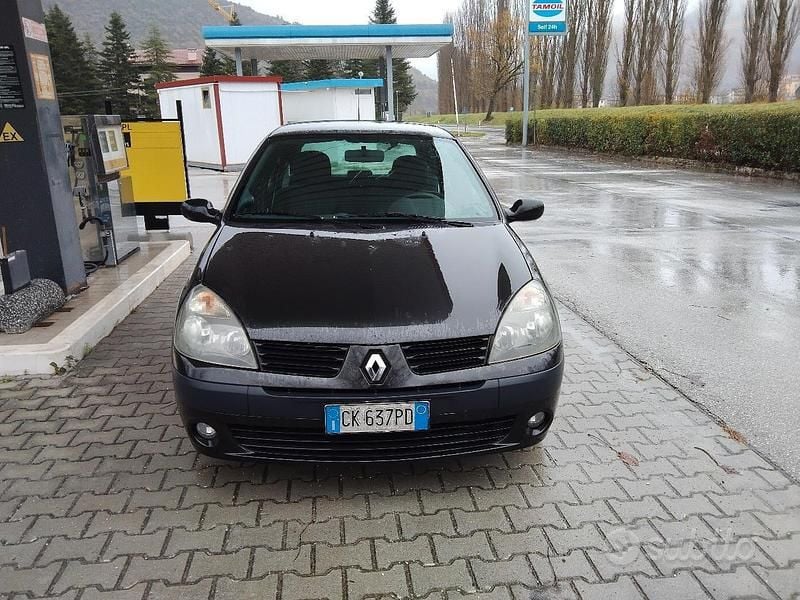 Nero Usata 2004 Renault Clio II Due volumi | 1000 € (Ottimo prezzo) - Immagine 1/4