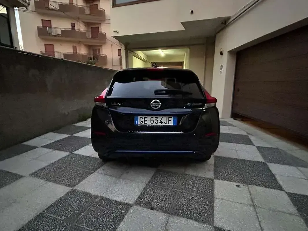 Usata Nissan Leaf Tekna 89 kW (122 CV) 2021 Nero Utilitaria