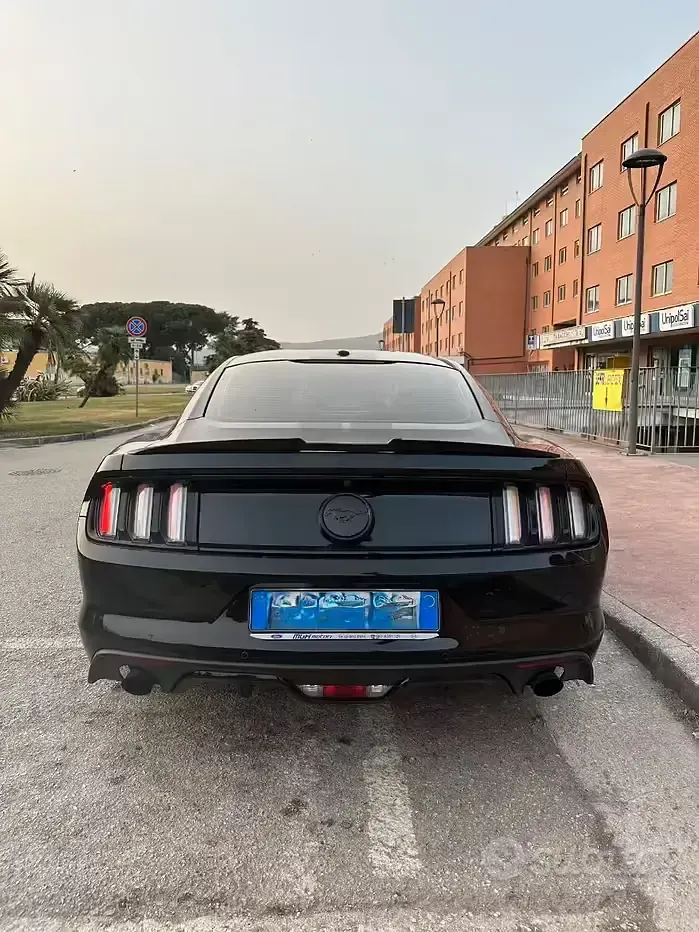 Usata Ford Mustang Fastback 317 CV (233 kW) 2017 Nero Coupé