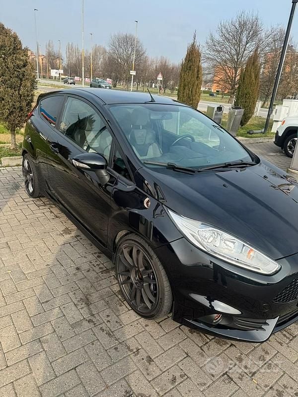 Usata Ford Fiesta ST 182 CV (133 kW) 2017 Berlina