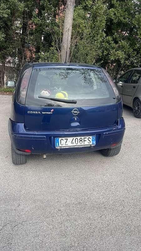 Usata Opel Corsa Essentia 60 CV (44 kW) 2004 Utilitaria
