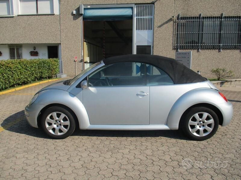 Usata VW Beetle Cabriolet 101 CV (74 kW) 2004 Grigio Cabrio