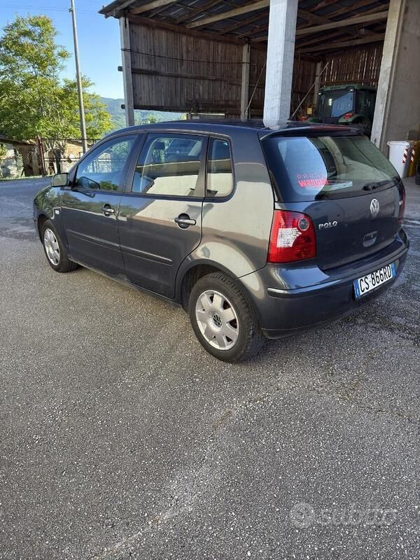 Usata VW Polo 75 CV (55 kW) 2005 Grigio Utilitaria