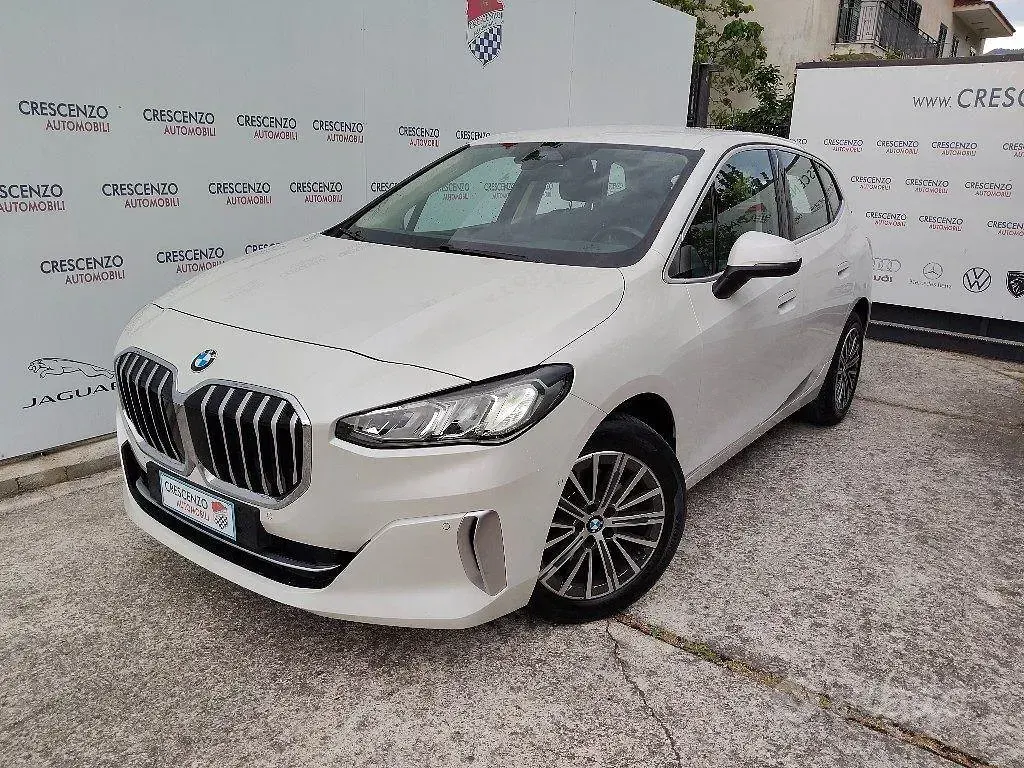 Usata BMW 218 Active Tourer Luxury Line 150 CV (110 kW) 2023 Bianco Monovolume