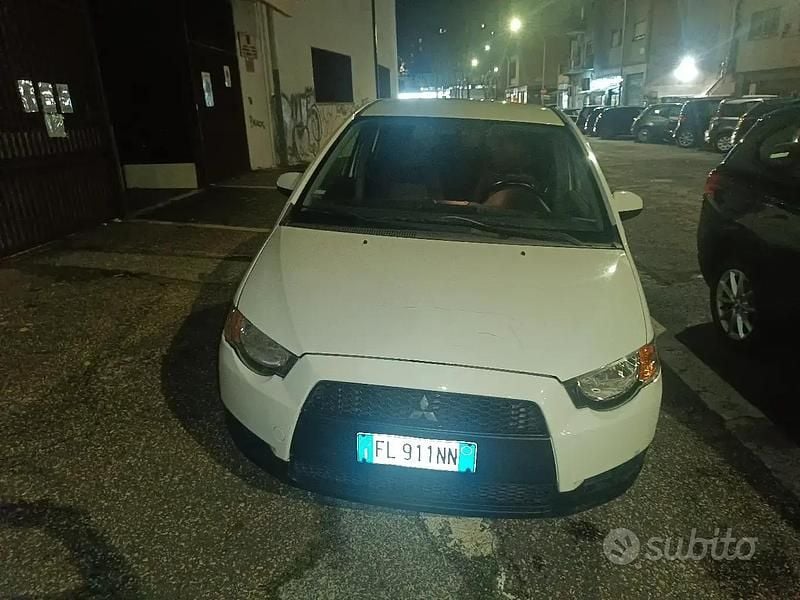 Usata Mitsubishi Colt 90 CV (66 kW) 2010 Bianco Utilitaria