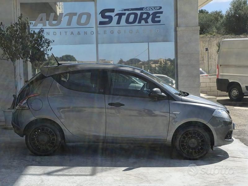 Usata Lancia Ypsilon S 70 CV (51 kW) 2021 Bianco Utilitaria