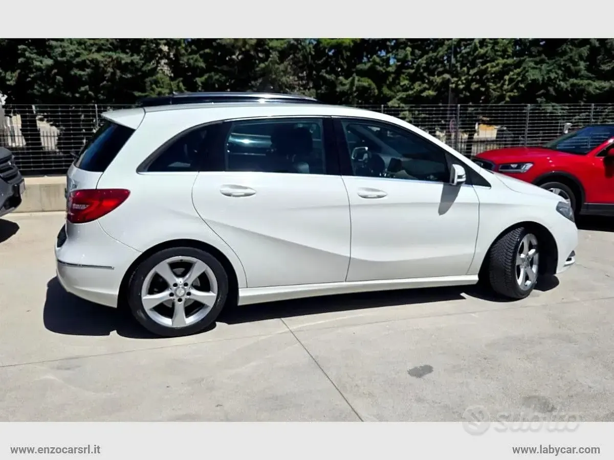 Usata Mercedes B180 Business 109 CV (80 kW) 2014 Bianco Utilitaria