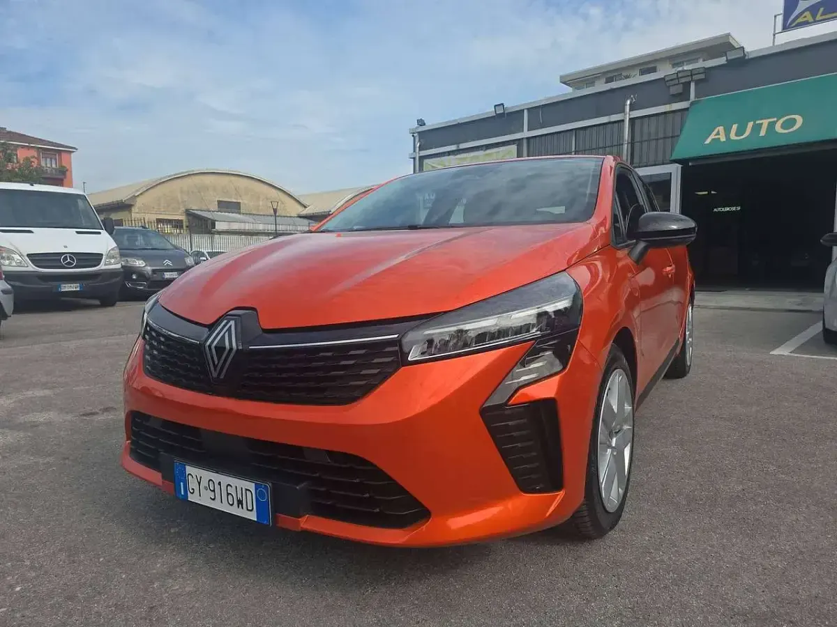 Usata Renault Clio V Esprit Alpine 143 CV (105 kW) 2025 Arancione Berlina