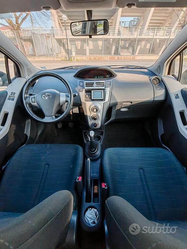 Usata Toyota Yaris 87 CV (63 kW) 2008 Blu Utilitaria
