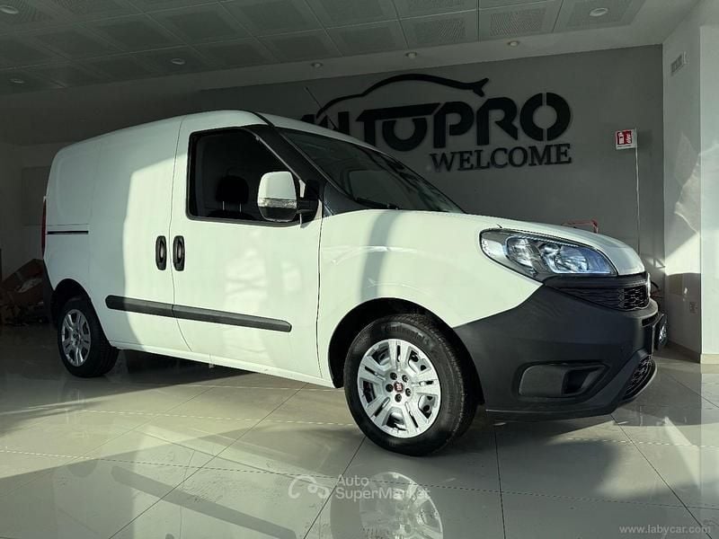 Usata Fiat Doblò 90 CV (66 kW) 2016 Bianco Monovolume