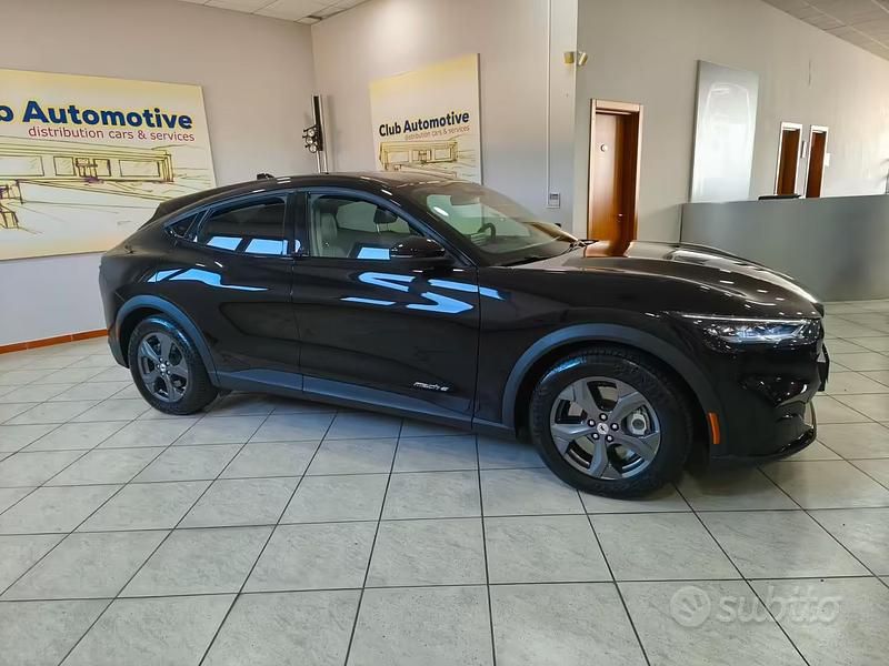 Usata Ford Mustang Mach-E 197 kW (269 CV) 2023 Nero SUV