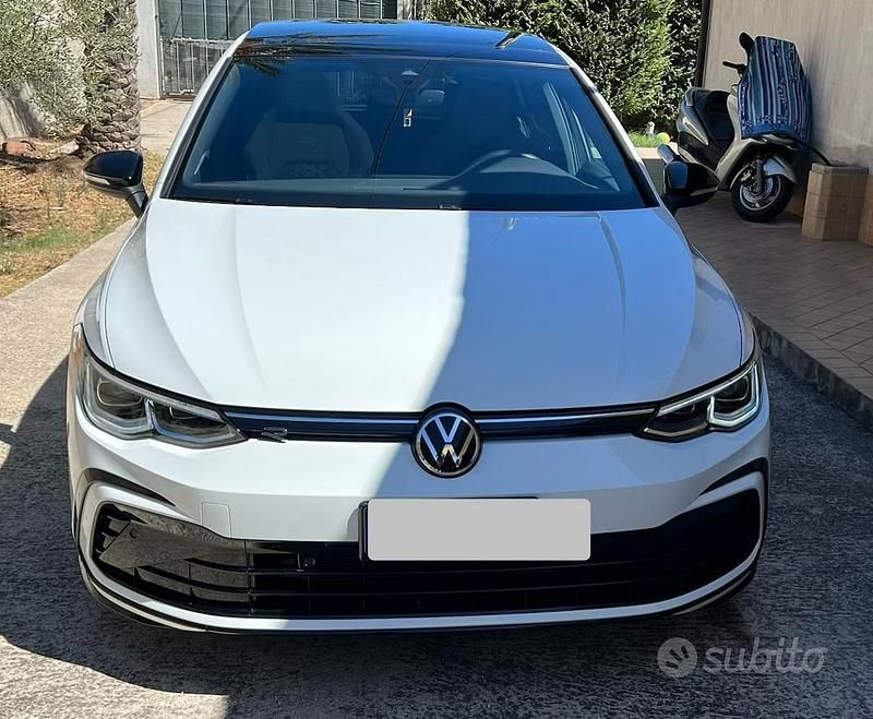 Usata VW Golf VII R-line 150 CV (110 kW) 2021 Bianco Utilitaria