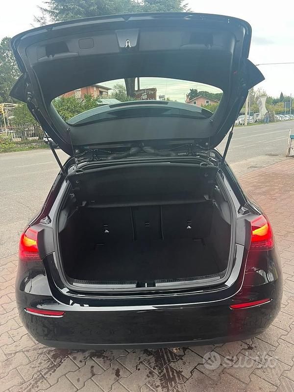 Usata Mercedes 180 Business 2023 Nero Berlina