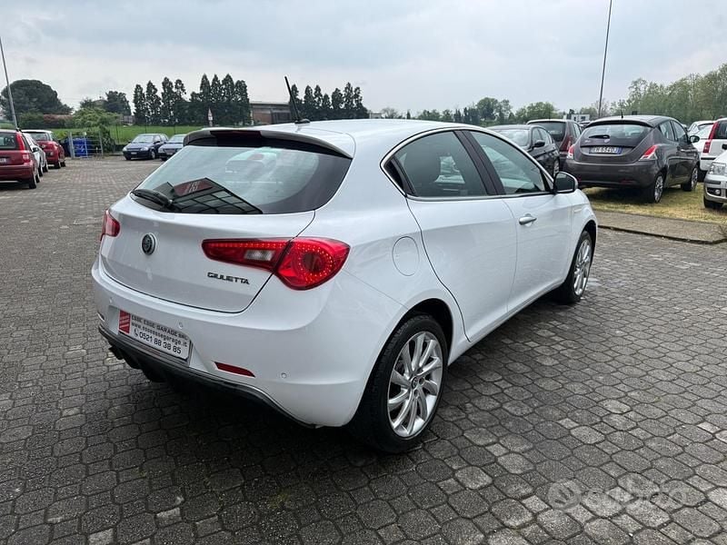 Usata Alfa Romeo Giulietta Super 120 CV (88 kW) 2019 Bianco Utilitaria