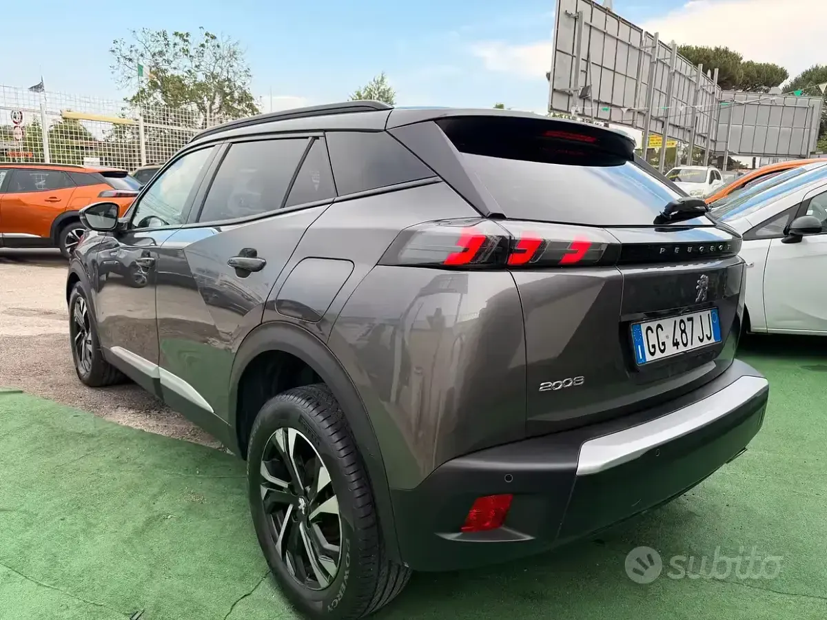 Usata Peugeot 2008 Allure 131 CV (96 kW) 2021 Grigio SUV