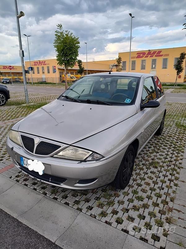 Usata Lancia Ypsilon 60 CV (44 kW) 2003 Grigio Utilitaria