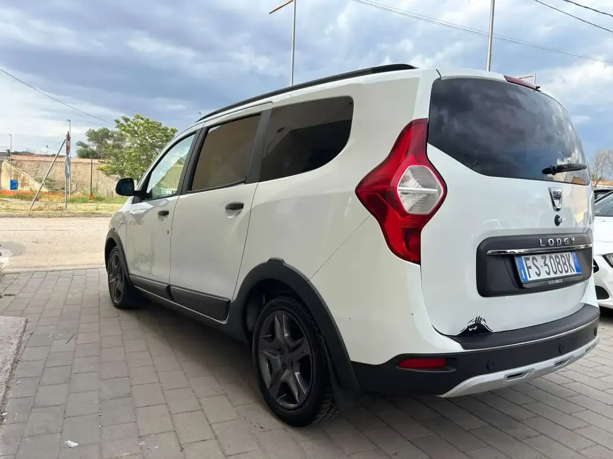 Usata Dacia Lodgy Stepway 109 CV (80 kW) 2018 Bianco Monovolume