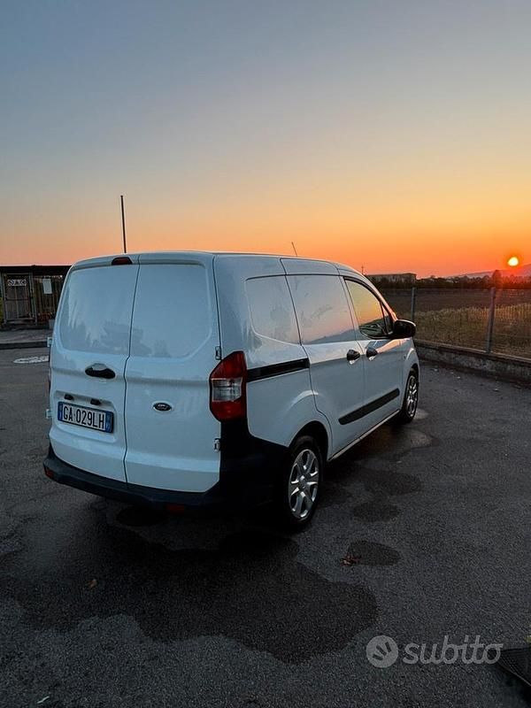 Usata Ford Courier 100 CV (73 kW) 2020 Monovolume