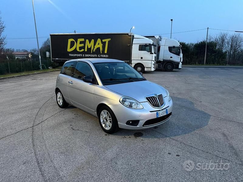 Usata Lancia Ypsilon 69 CV (50 kW) 2012 Grigio Utilitaria