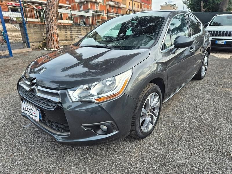 Grigio Usata 2015 Citroën C4 Exclusive Berlina | 6600 € (Ottimo prezzo) - Immagine 1/4